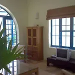 Ta'giannmarie Farmhouse.traditional With Large Private Pool.