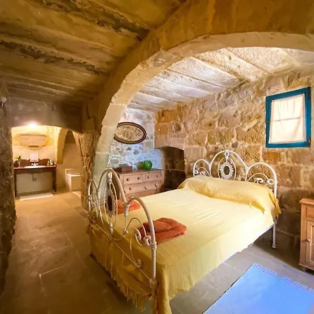 Ta'giannmarie Farmhouse.traditional With Large Private Pool. Ghajn Melel