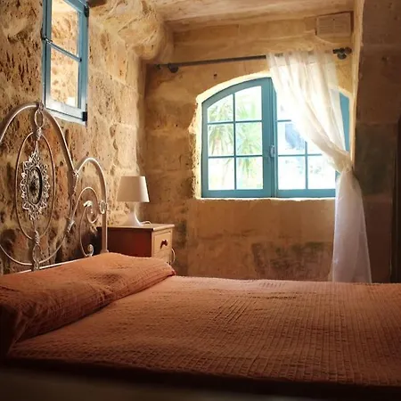 Ta'giannmarie Farmhouse.traditional With Large Private Pool. Vila