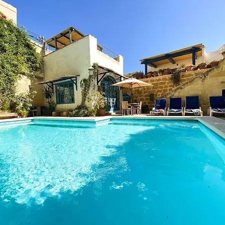 Ta'giannmarie Farmhouse.traditional With Large Private Pool.